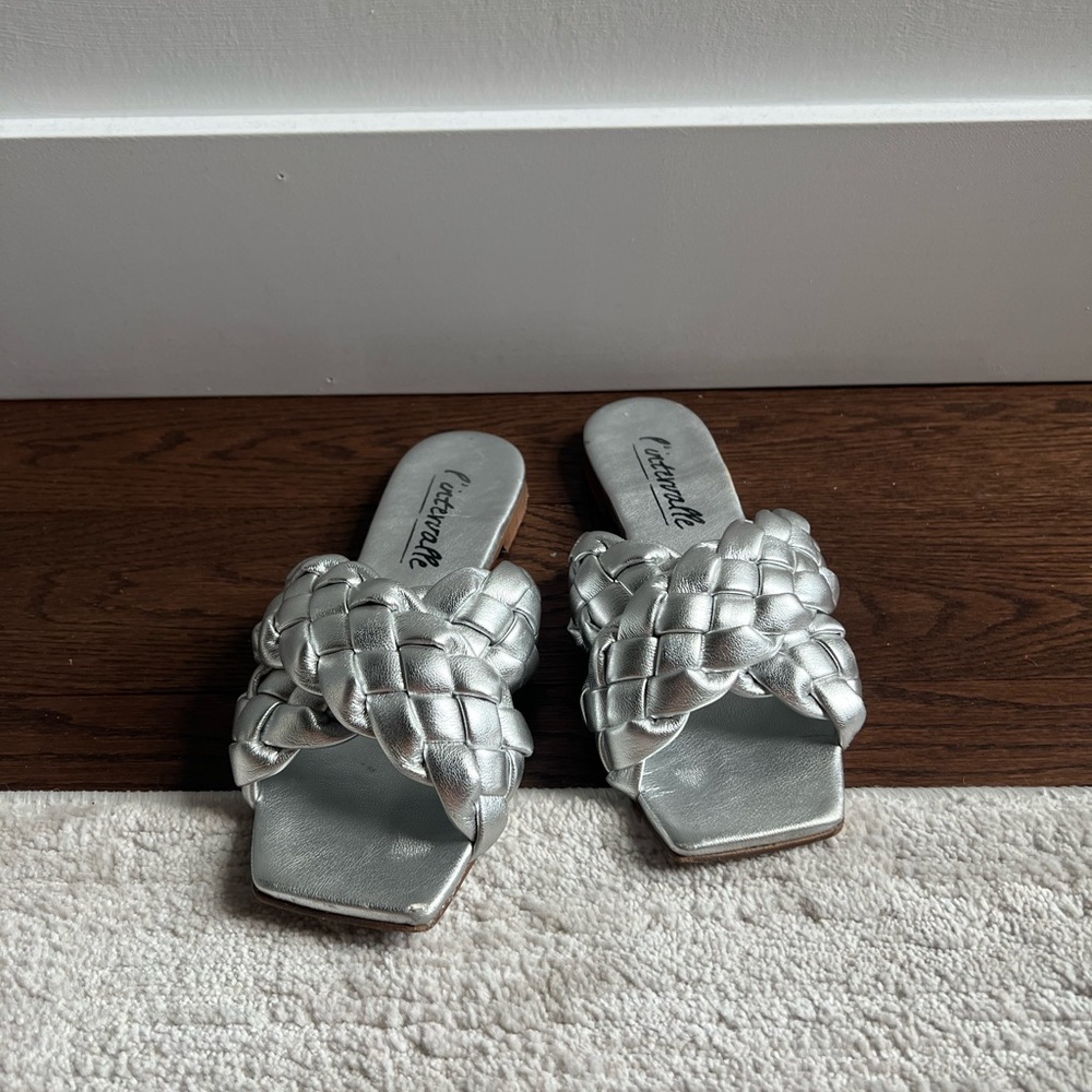 L'INTERVALLE Silver Sandals slides